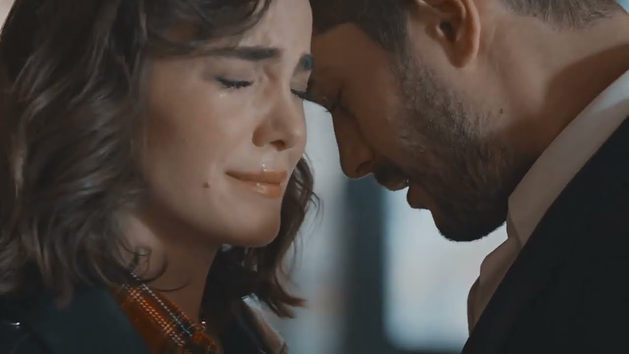 Акгюн - Ягмур _ Ты разбивал на осколки