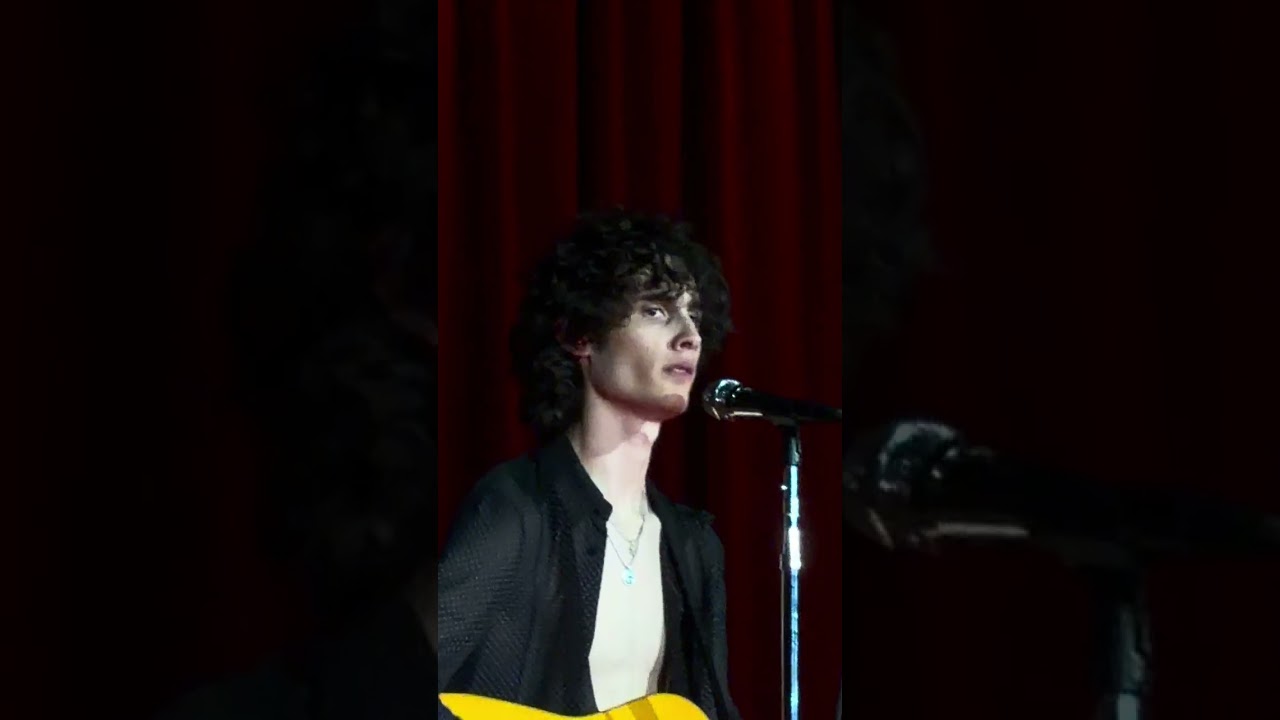 SOMBR SINGING “CAROLINE” AT WAMU THEATRE @ SEATTLE 24OCT25