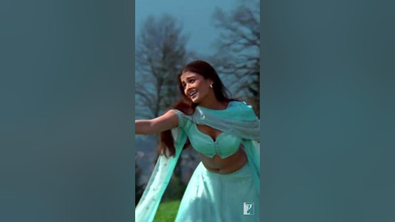 Door tumse ho na jaaye, paas aao gale se laga lo... #HumkoHumiseChuraLo #Mohabbatein #YRFShorts