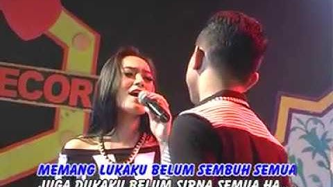 Vita Alvia feat Peter - Jangan Memilih Aku (Official Music Video)