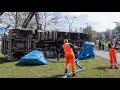 BERGING : Vrachtwagen met container groenafval gekanteld (Volvo FM) 🚛👷🏻