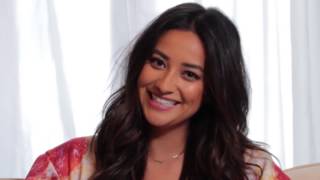 Shay Mitchell Wearing A Pizza Belovesie