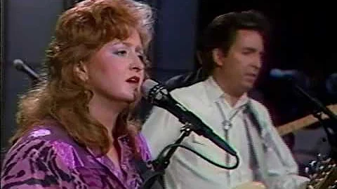 Bonnie Raitt - Angel From Montgomery on The Arlo G...