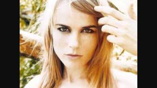 Video thumbnail of "ilse delange - livin' on love"