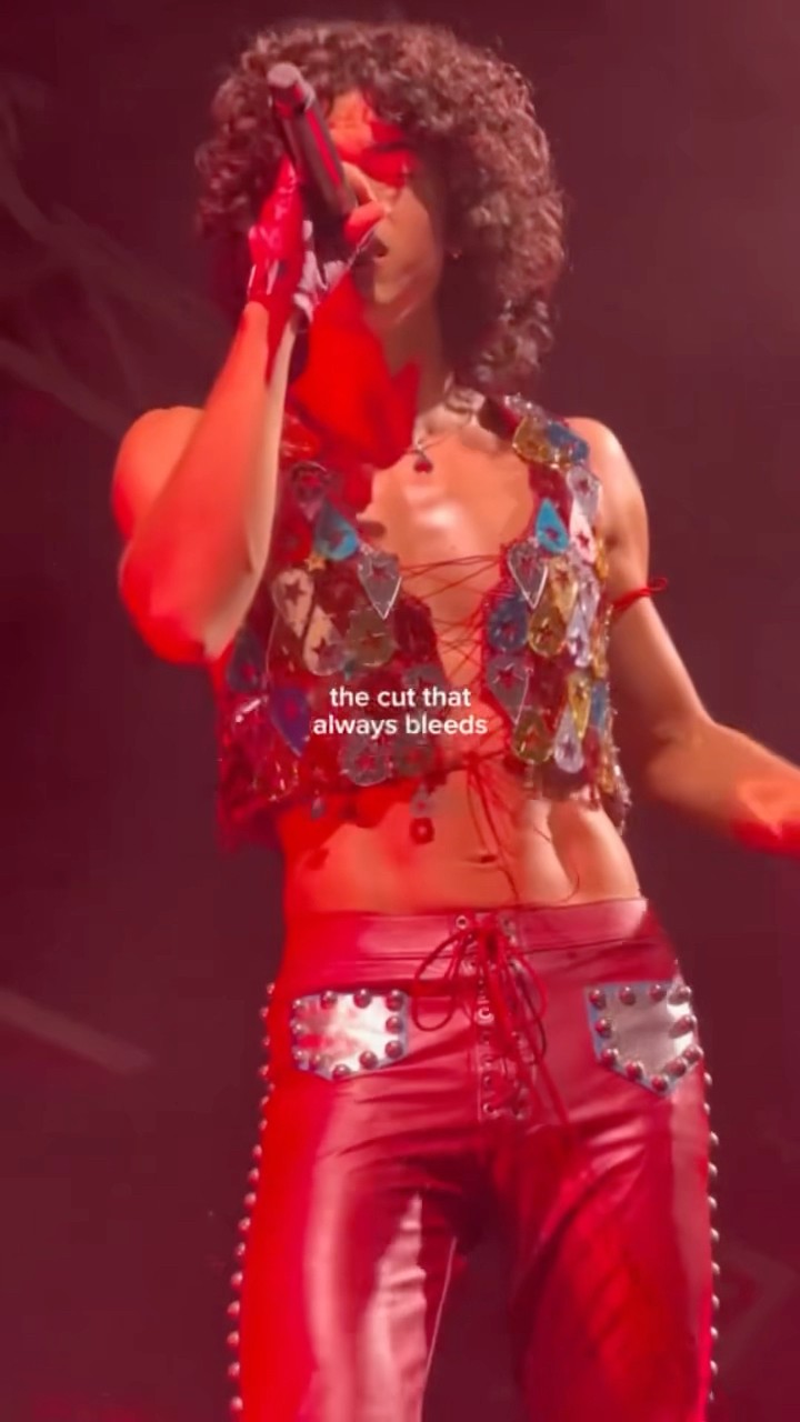 That high note ?‍♀️?‍♀️ #foundheaven #coneheads #conangray #tiktok #tour #kidkrow #concert #live