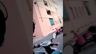 SACKY E NEIMA EZZA A GIRO PER MILANO SOPRA UNO SCOOTER (BOOSTER)