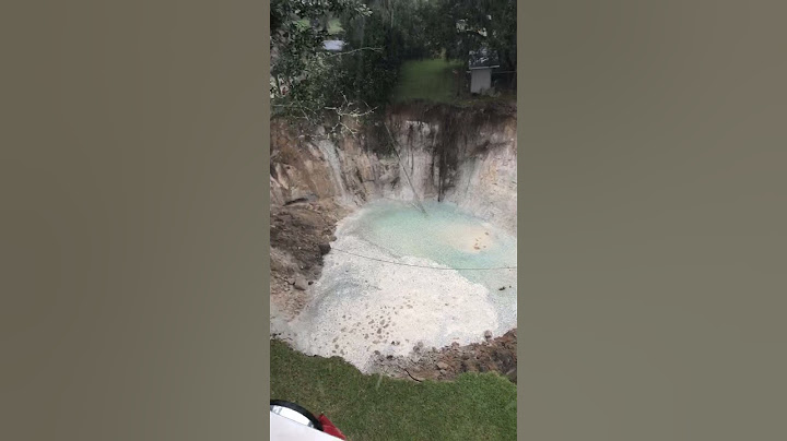 Massive Sinkhole Opens up in Florida Neighborhood || ViralHog