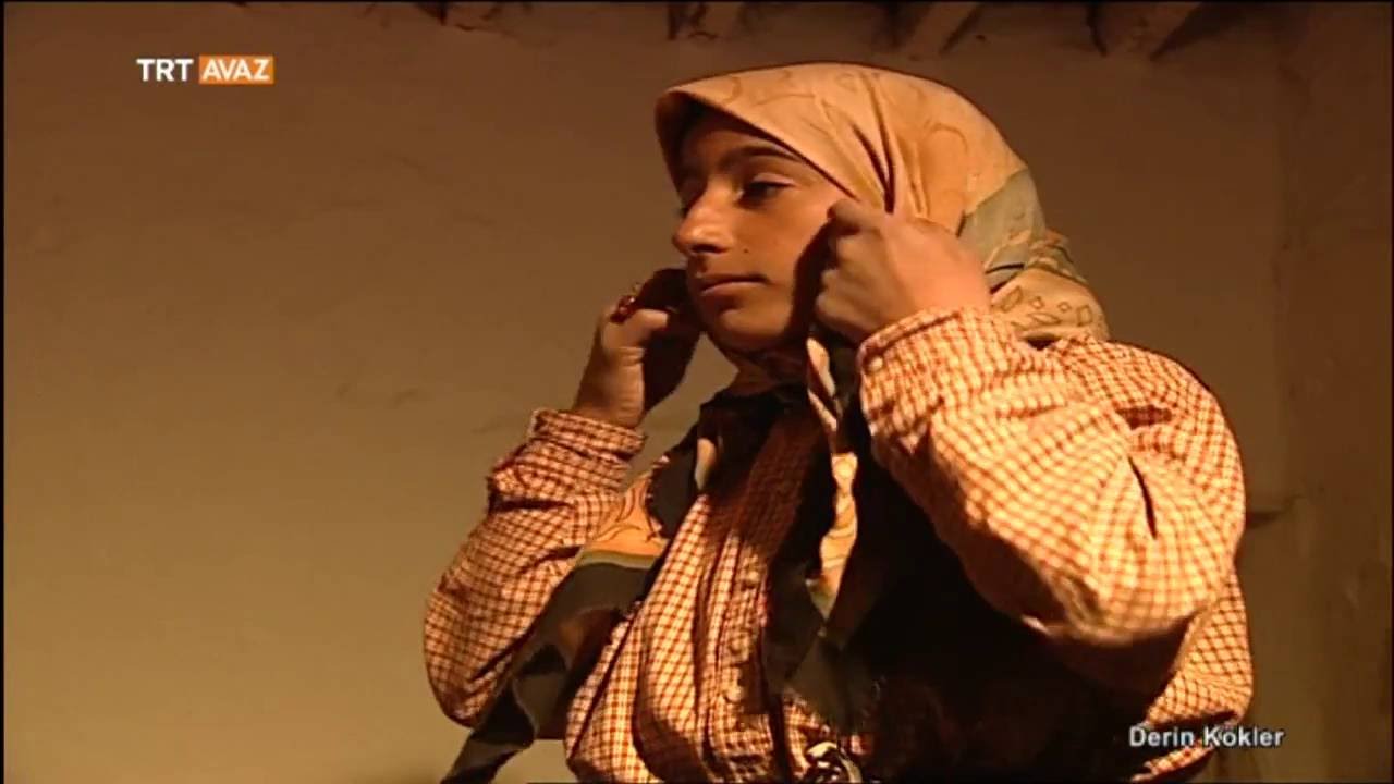 Çocuklar Kılık Değiştirip Köyde Oynuyorlar - Çocuk Sayası Geleneği - Derin Kökler - TRT Avaz