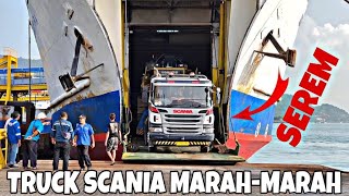 CUACA BURUKTRUCK SCANIA MARAH SAAT TURUN KAPAL DI PELABUHAN MERAK