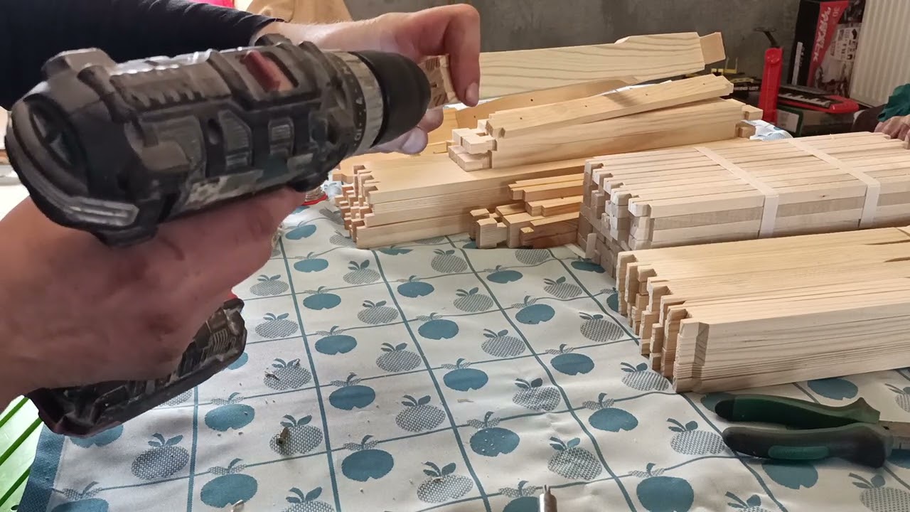 Skręcanie ramek pszczelich warszawskich poszerzanych Ratajczak vs ul-tech.