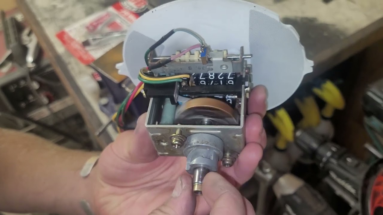 Miles Explains: How an old school speedometer works- Illustrated on a 1980 Datsun 280zx Speedometer