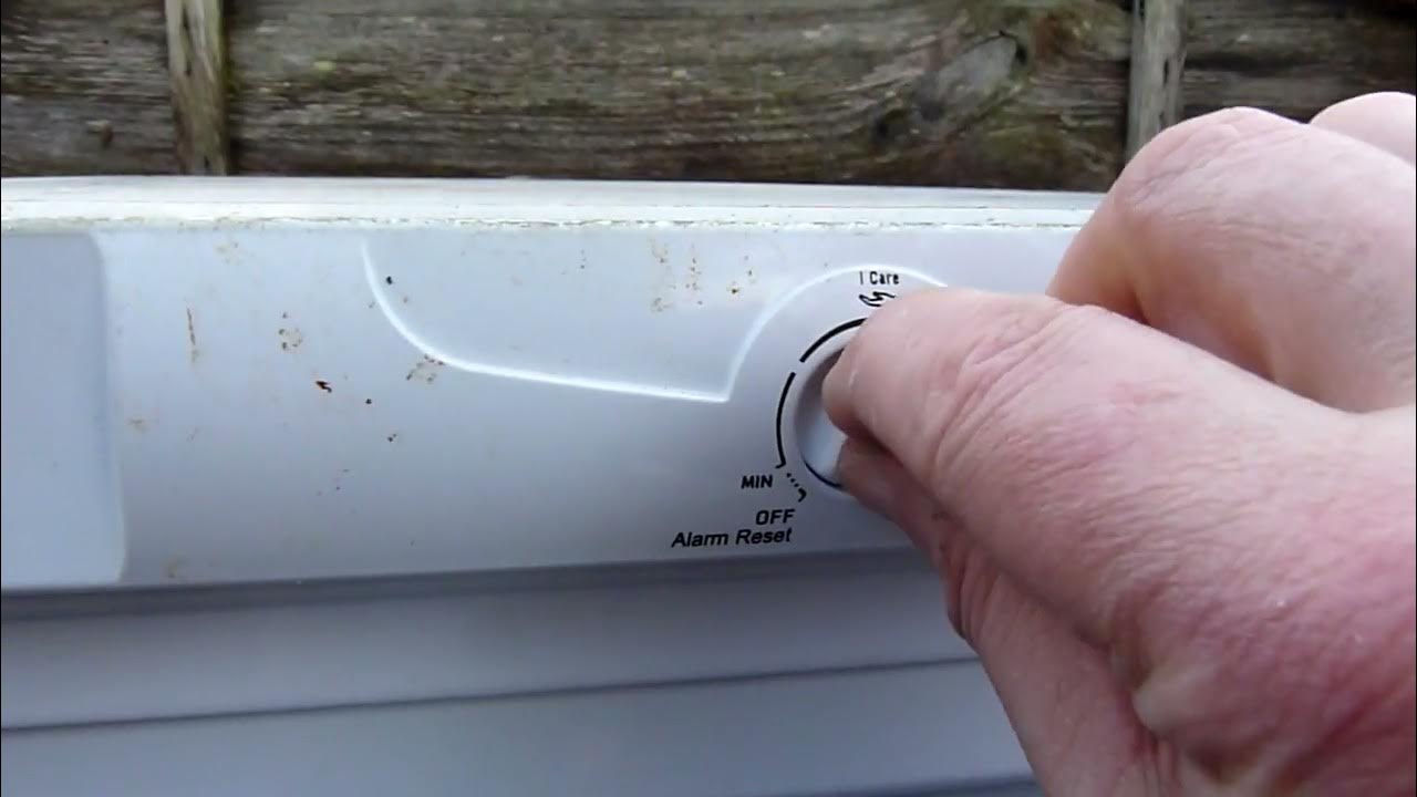 Newly acquired Hotpoint freezer FZS150 beeping alert as too warm YouTube