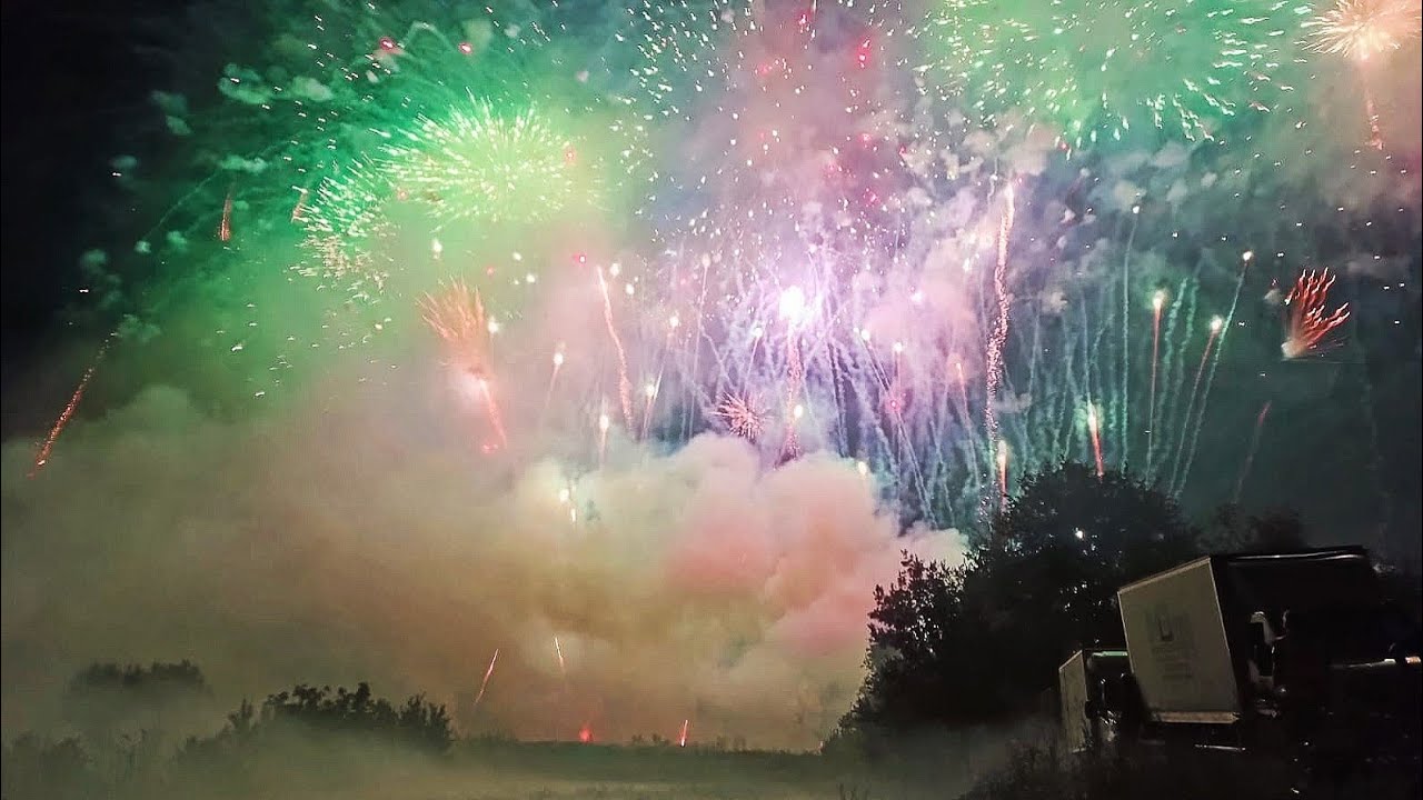 Fuochi d'artificio mai visti così. Lo spettacolo di Penta di Fisciano - La Rosa 