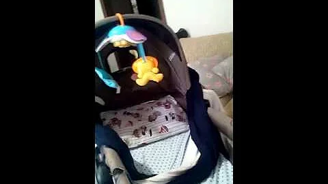 Como fazer para o bebê não escorregar no berço?