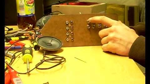 Yamaha PSS-101 : Random FM Noise Generator (Circuit Bent by BAUM)