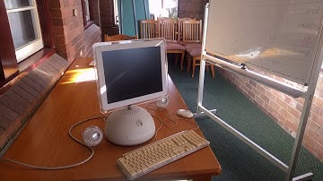 Vintage iMac G4 First Boot in 2018