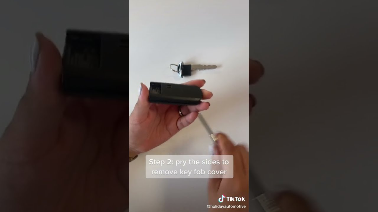 How to change the battery (CR2025) on a Mazda Key Fob old style - YouTube