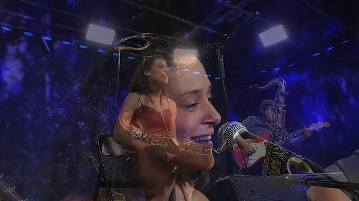 Vanessa Collier & Laura Chavez - Love Me Like A Ma...