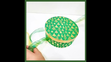 Round Hat Box With Ribbon {X-Mas Green}