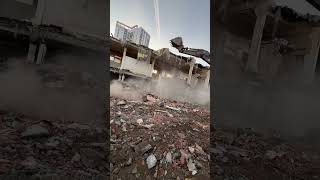 Где то в Екатеринбурге. Сам процесс сноса пром.здания #демонтаж #экскаватор #снос #сносдомов #екб