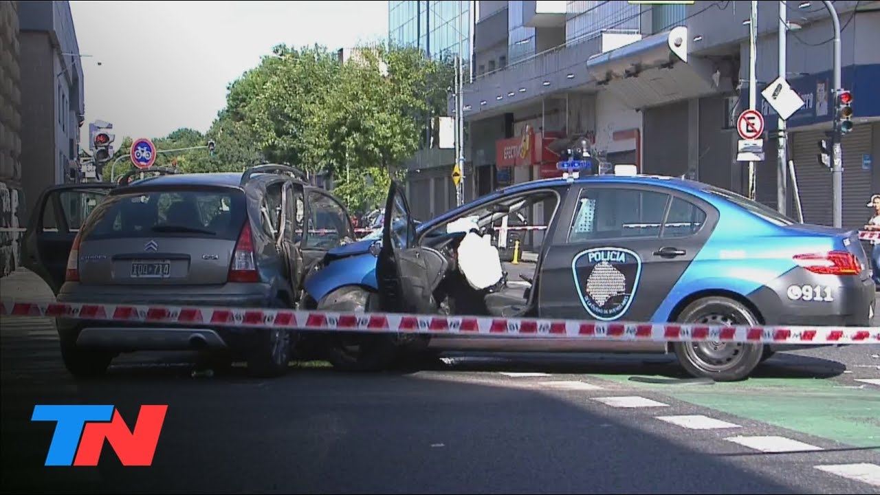 Once: choque entre un patrullero y un auto particular - YouTube