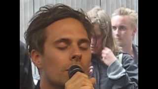 Video thumbnail of "Oskar Linnros Från en Balkong Stockholm Bengans 130529"