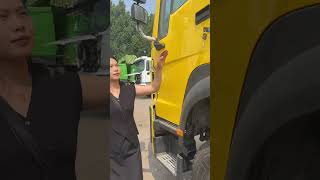Export version Howo 6×4 tractor, equipped with Yanli 371 horsepower engine, contact if interested.