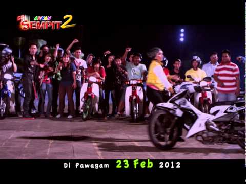 Adnan Sempit 2 - aksi stunt wanita - YouTube