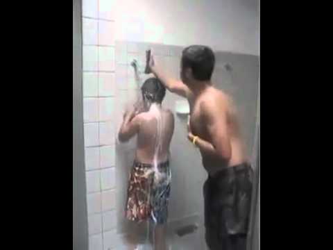 Fieser Dusch-Streich - Shampoo Prank