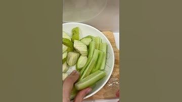Dưa leo gọt vỏ chấm muối ăn không như trái cây ngon lắm nha #cucumber #fruit #eating #shorts #asmr