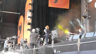 Festival in a Day - Hyde Park - MICK HUCKNALL (Girl who radiates that charm)