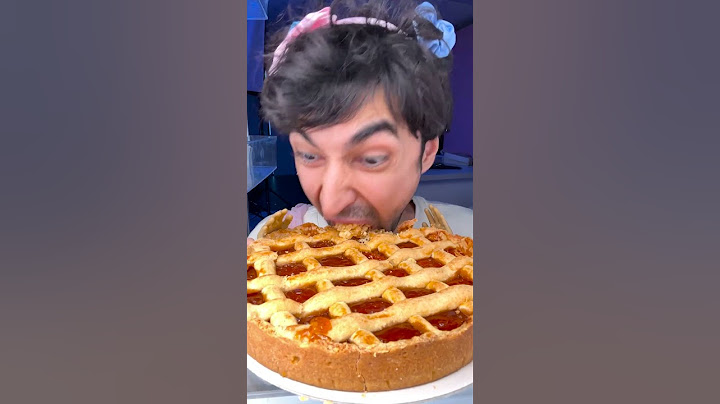Did the cockroaches eat the whole cake?🪳🍰 #cake #cockroach #baby #funny #shorts
