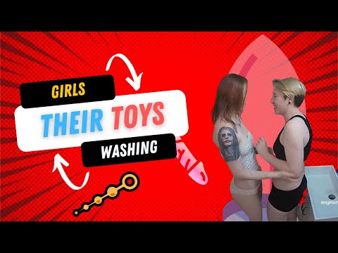 Voyeur girls washing their adult toys (Foxy, Leaked Home Footage)
