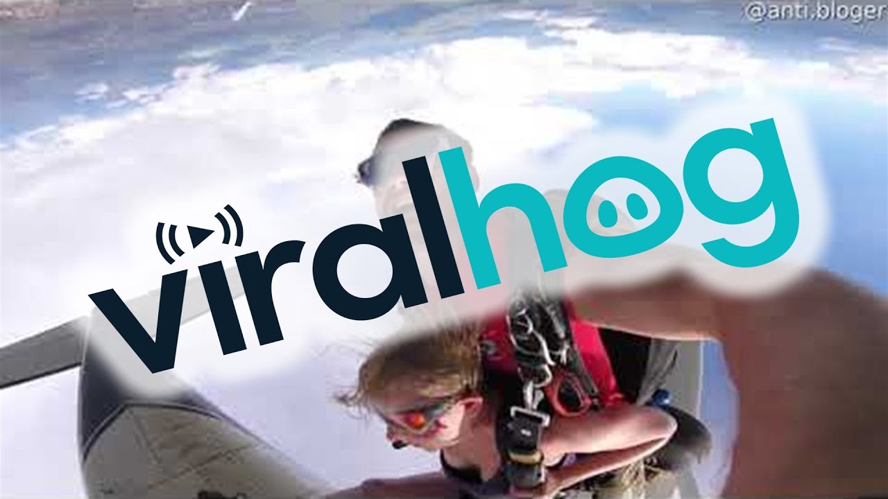 Video Shows Two Skydivers Get Stuck To Landing Gear Of A Plane News Today Video Dailymotion