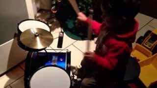Martín Tocando Batería