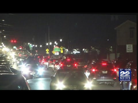 صف های طولانی در NETA در نورث همپتون ادامه دارد