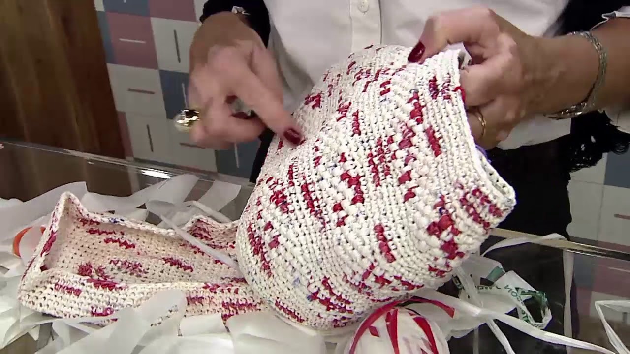 Linda bolsa feita com sacolas plásticas! 15/02/18