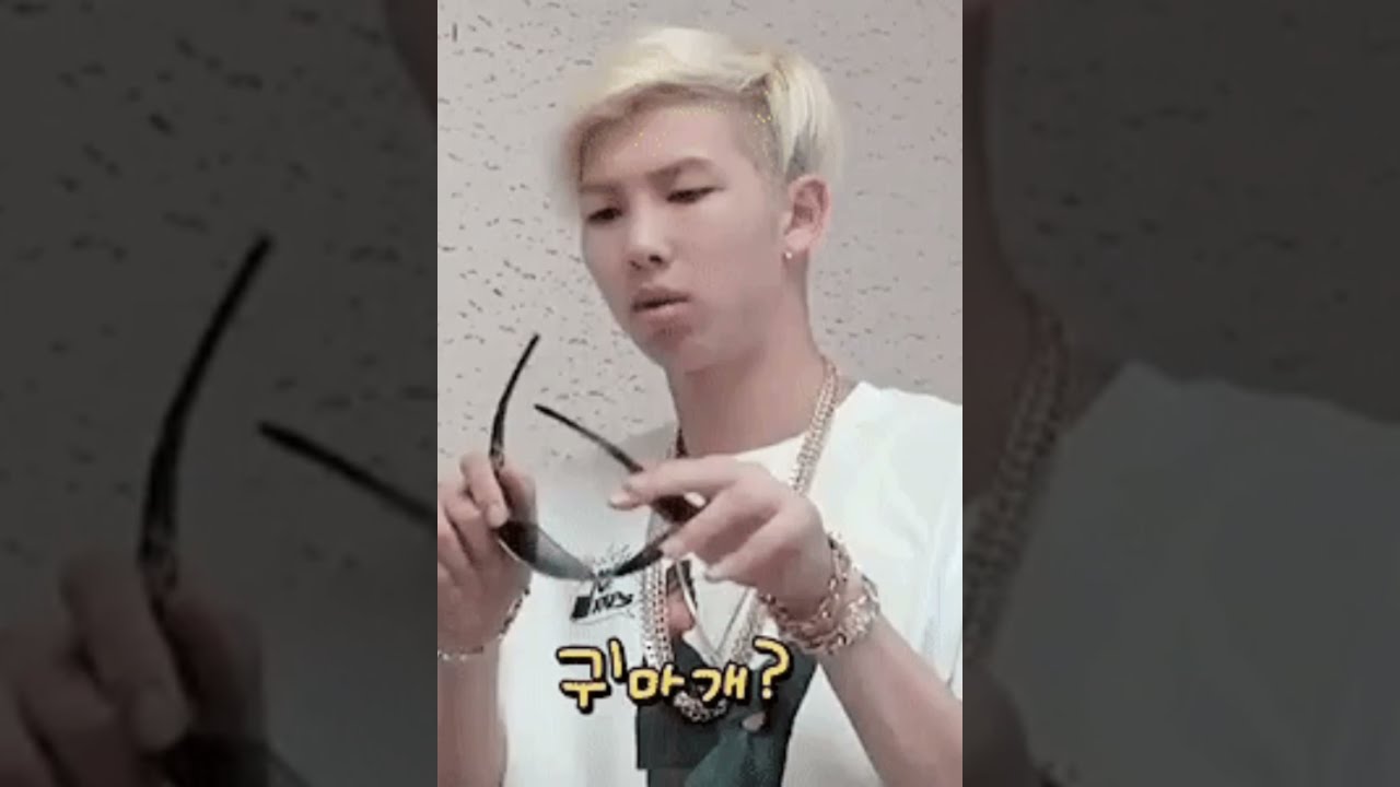 RM the god of distraction 🙏😂😂