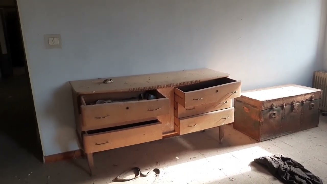 Trattoria abbandonata da oltre 25 anni,ne rimane solo il ricordo