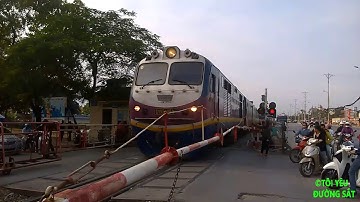 [NR] Tàu SE9 qua chắn km 11- cầu Ngọc Hồi , Thanh Trì , HN