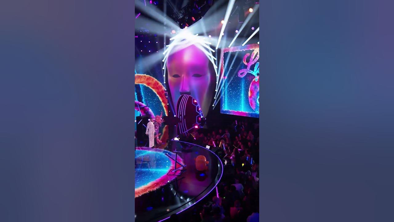 is this rachel zegler? 🤔 #themaskedsinger