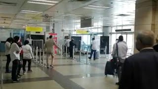 مدير مبنى الركاب بمطار القاهرة يتابع تنفيذ إجراءات الوقاية من كورونا