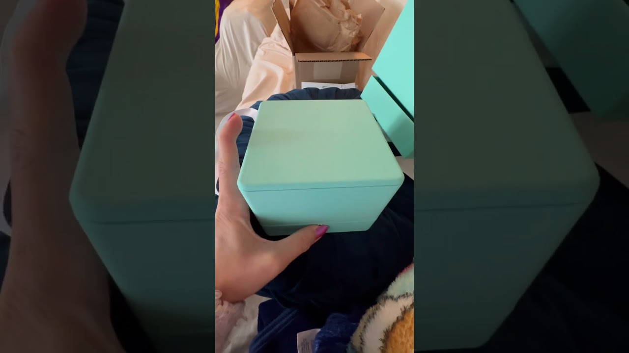UNBOXING TIFFANY & Co. BIRTHDAY GIFT FROM FRIEND 