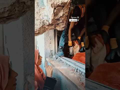أم فلسطينية تبحث عن أشلاء ابنتها بين الجثامين في قطاع غزة
