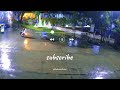 Suasana Malam Setelah Hujan Masih Ramai Dilewati Orang-Orang Dan Lagu Dari YouTube Library 
