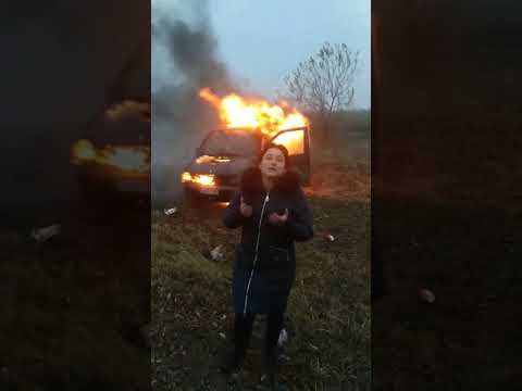 Ukraynalı kadın Avrupa plakalı aracını yakarak Zelenskiy'e video mesaj gönderdi