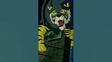 النمر المقنع يصارع نمر حقيقي 