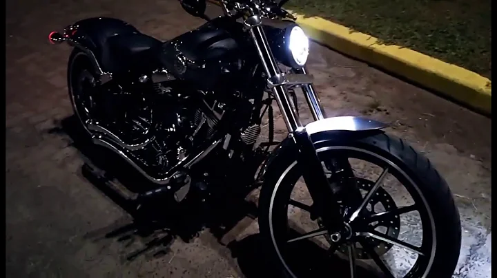 Harley Davidson Softail FXSB Breakout Vance&Hines Sound