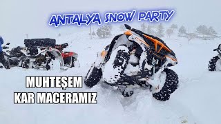 Atv motorlar kar kaplı zirvelerde. Tapa gaz Offroad