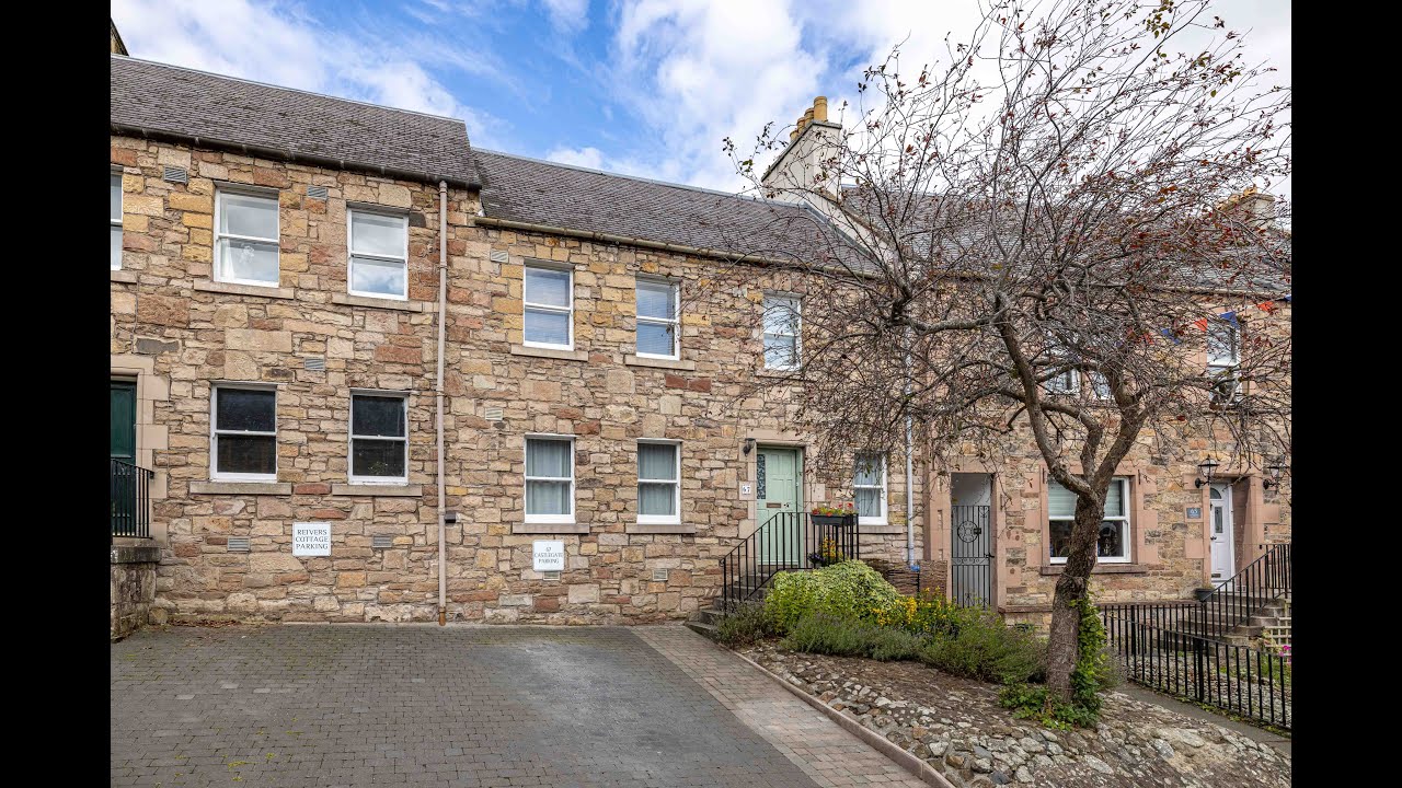 67 Castlegate Jedburgh - YouTube
